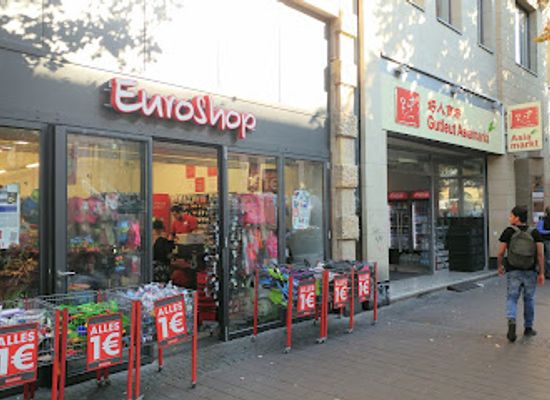 germany/frankfurt/bahnhofsviertel/shop/euroshop