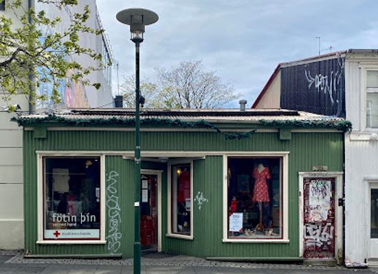 iceland/golden-circle/shop/rauoi-krossinn-buo