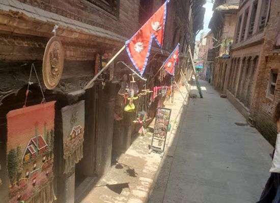 nepal/bhaktapur/shop/antique-shop
