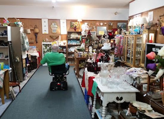 kentucky/land-between-the-lakes-national-recreation-area/shop/twin-lakes-antique-mall
