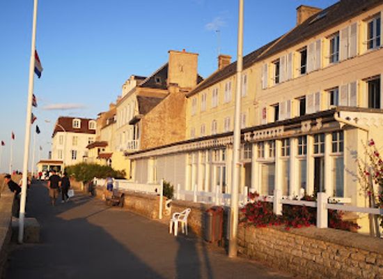 france/normandy-coast/shop/arromanches-militaria