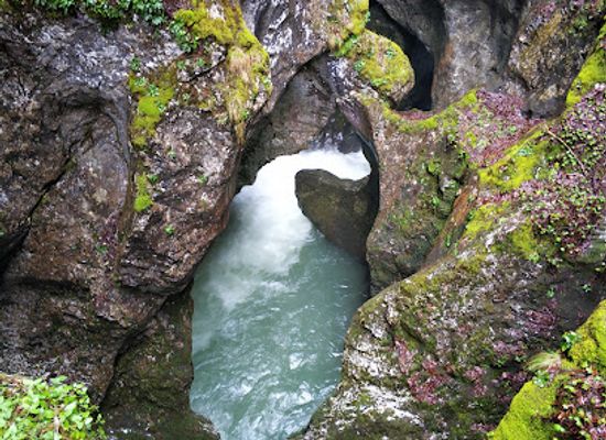 bulgaria/rhodope-mountains/shop/devil-s-throat-cave