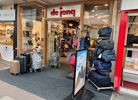 netherlands/bollenstreek/shop/de-jong-tassen-en-koffers