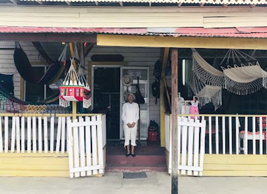 panama/bocas-del-toro/shop/gloria-s-handmade-art-and-hammocks