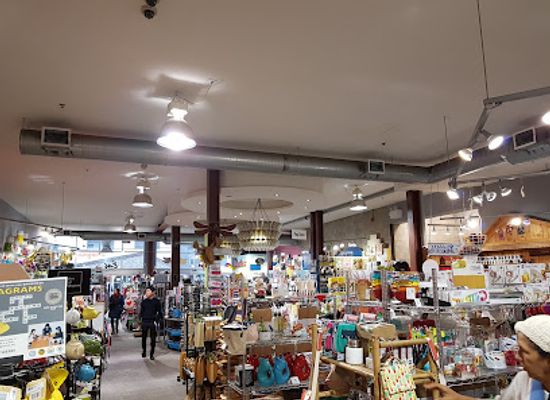 canada/toronto/kensington-market/shop/blue-banana-market