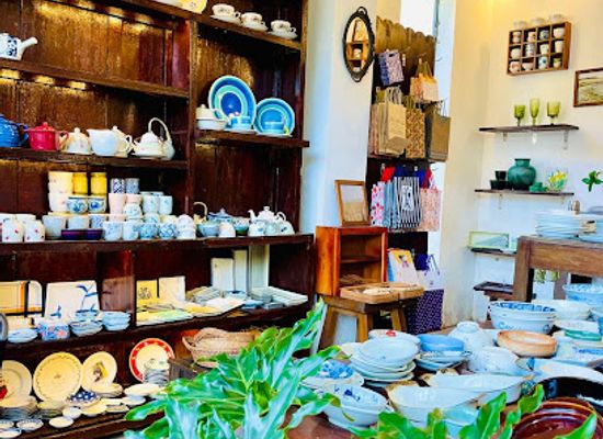 vietnam/hoi-an/shop/bee-hoi-an-vintage-2hand