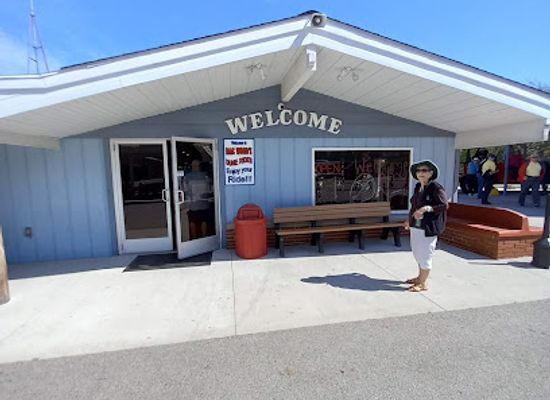 michigan/silver-lake-sand-dunes/shop/dune-mountain-gift-shop