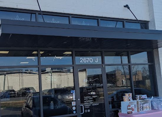 tennessee/clarksville/shop/ebony-and-ivory-fine-gifts-and-boutique