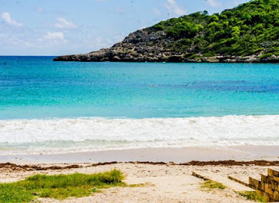 antigua-and-barbuda/half-moon-bay/shop/half-moon-bay