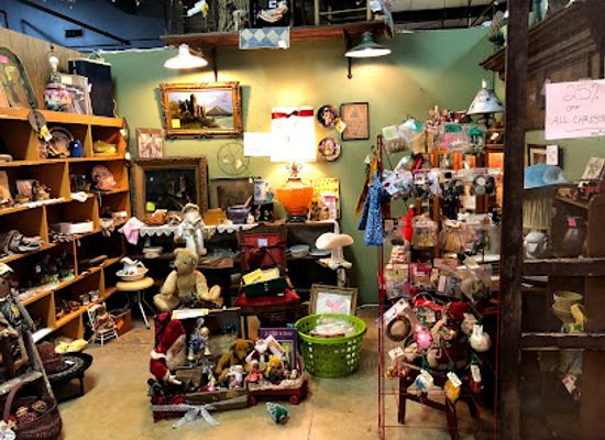 tennessee/clarksville/shop/second-chances-antiques-and-treasures