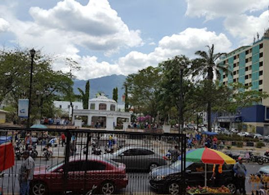 honduras/sula-valley/shop/mall-pasaje-valle