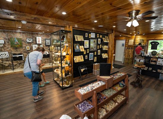 kentucky/daniel-boone-national-forest/shop/red-river-gorge-earth-shop