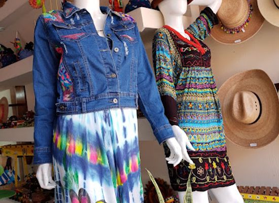 guatemala/panajachel/shop/tienda-el-huipil
