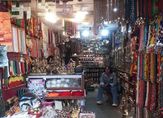 nepal/kathmandu/pashupatinath/shop/maneshwori-rudrakshya-bhandar