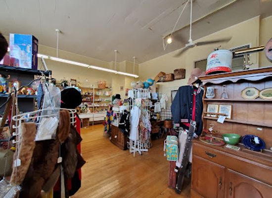 wisconsin/western-uplands/shop/school-days-mall-antiques