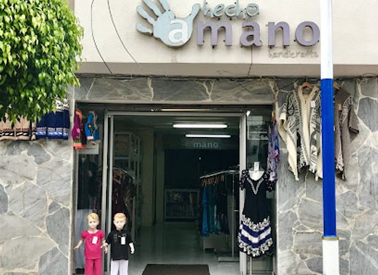 ecuador/otavalo/shop/hecho-a-mano-handicrafts