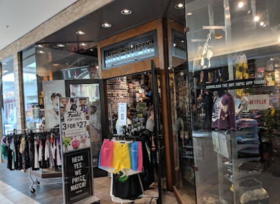 illinois/champaign/shop/hot-topic