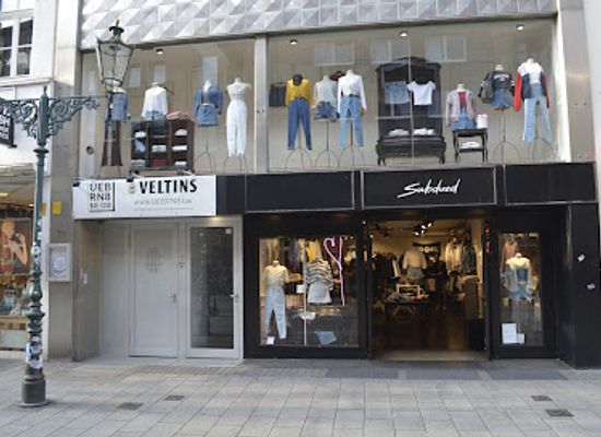 germany/dusseldorf/altstadt/shop/subdued