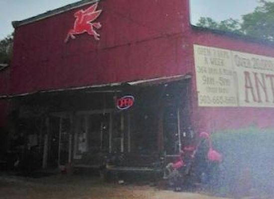 texas/piney-woods/shop/old-mill-antiques