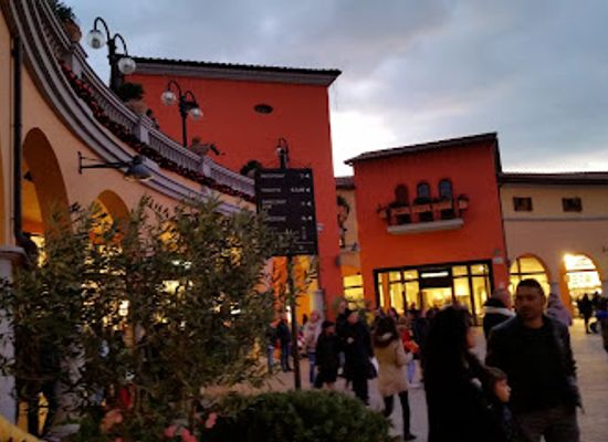italy/val-di-chiana/shop/levi-s