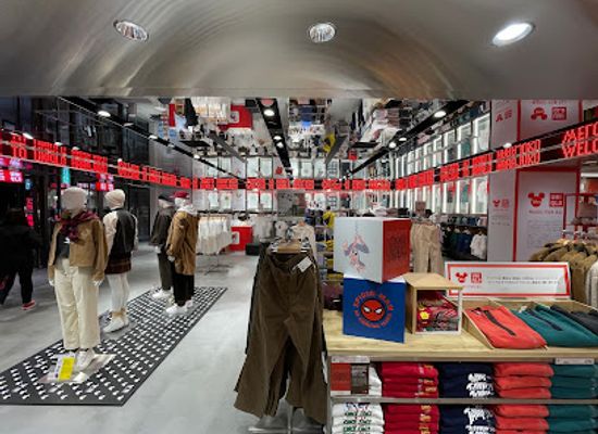 japan/tokyo/harajuku/shop/uniqlo-harajuku