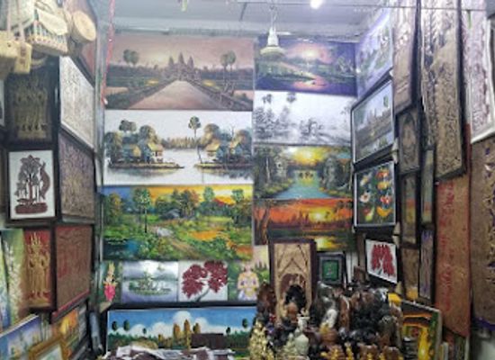 cambodia/phnom-penh/toul-tom-poung/shop/good-luck-souvenirs