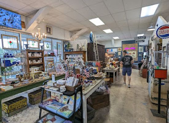 north-carolina/new-bern/shop/franklin-s-antiques-vintage-home