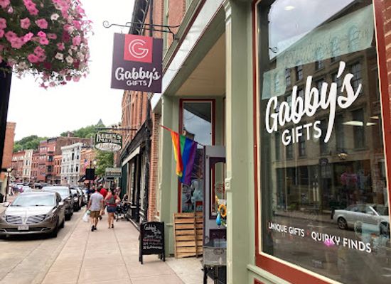 illinois/galena-historic-district/shop/gabby-s-gifts