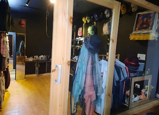 india/leh/shop/ladakh-closet
