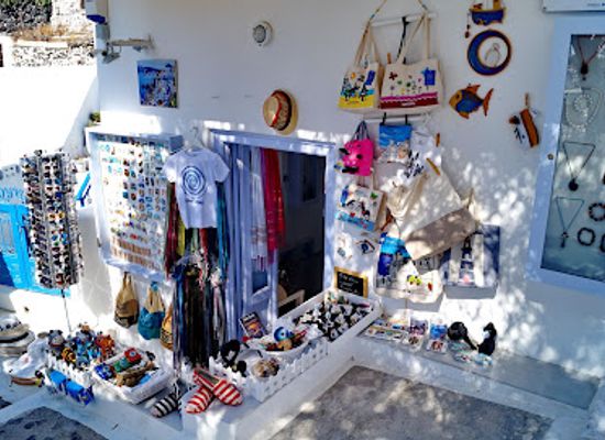 greece/santorini/perissa/shop/pezouli-souvenirs-accessories