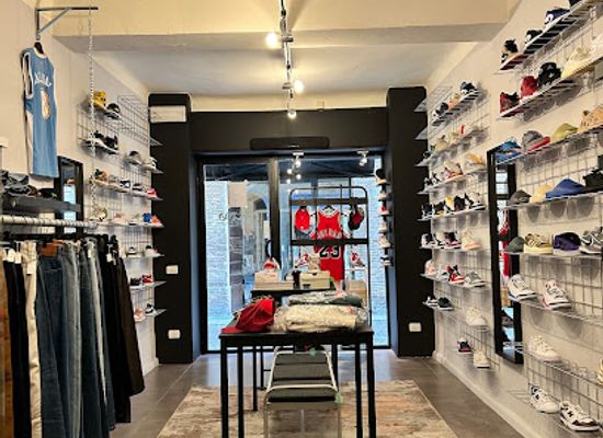 italy/parma/shop/18uno-vintage-resell