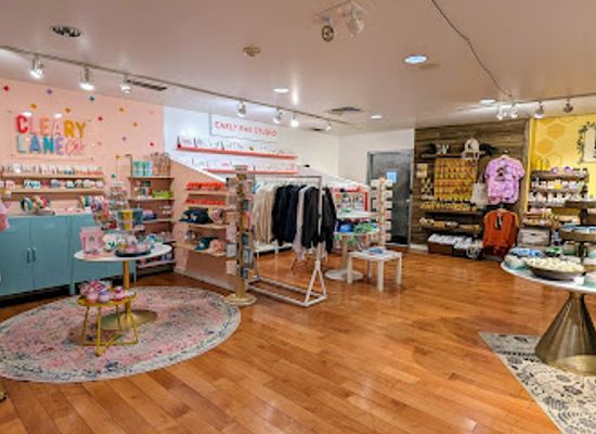 kansas/kansas-city/country-club-plaza/shop/made-in-kc-marketplace-plaza