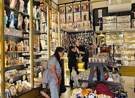 vatican-city/belvedere-courtyard/shop/massi-souvenir