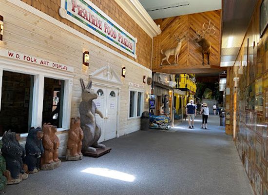 south-dakota/badlands-national-park/shop/wall-drug-backyard