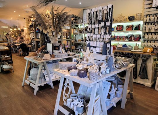 united-kingdom/derbyshire/shop/the-apple-tree-gift-shop-and-teahouse