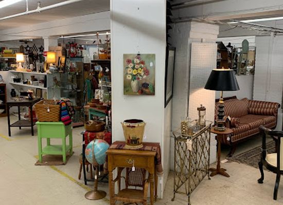 massachusetts/new-bedford/shop/new-bedford-antiques-at-the-cove