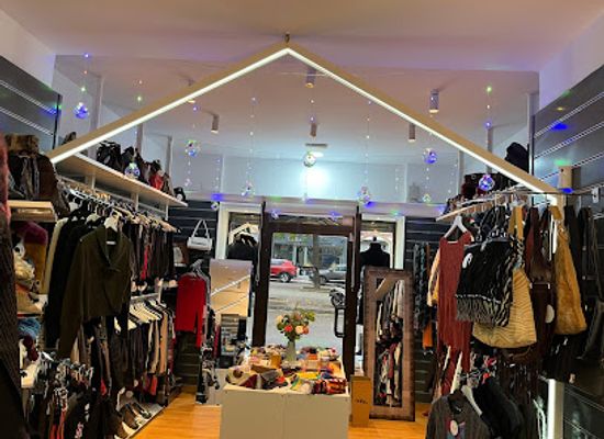 spain/madrid/retiro/shop/blue-moon-boutique-de-moda-vintage