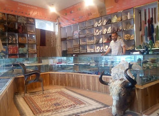pakistan/hunza-valley/shop/hunza-souvenir-art-stones-for-stolen-hearts