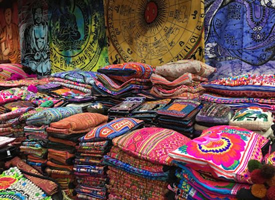 thailand/bangkok/khao-san/shop/pinij-shop