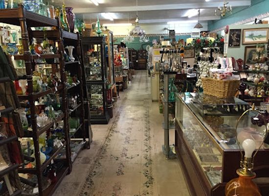 west-virginia/mountaineer-country/shop/the-old-timey-shop-antique-mall