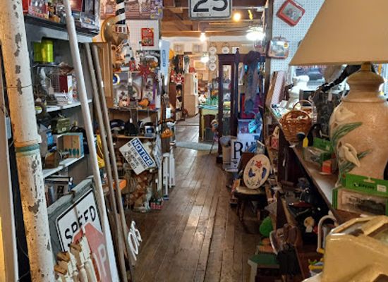delaware/trap-pond-state-park/shop/the-barn-door
