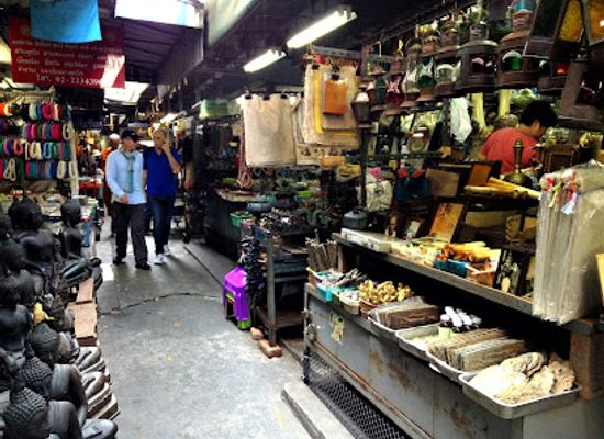 thailand/chao-phraya-river-basin/shop/tha-maharaj-shopping-mall