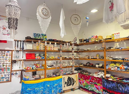 maldives/vaavu-atoll/shop/isola-souvenirs