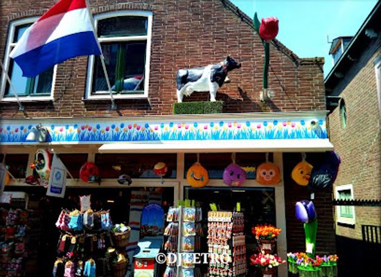 netherlands/volendam/shop/v-o-f-souvenir-world