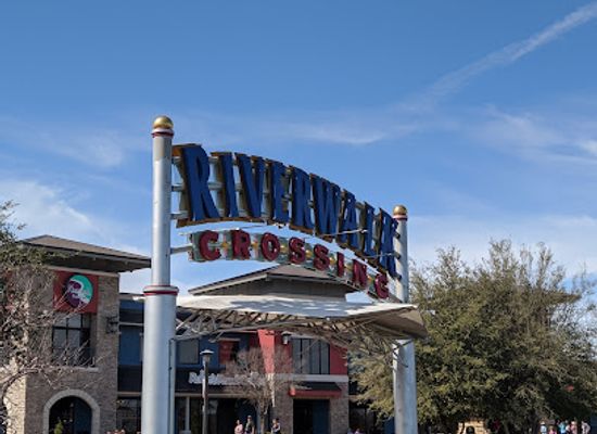 oklahoma/tulsa-metropolitan-area/shop/riverwalk-crossing