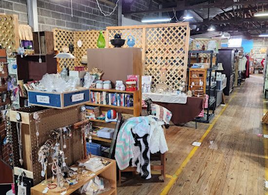 tennessee/clarksville/shop/warehouse-41-vintage-market