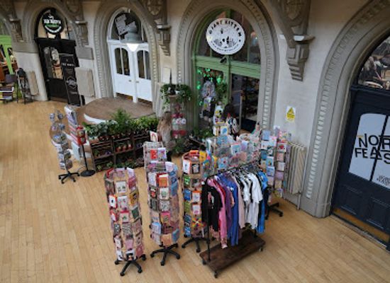 united-kingdom/leeds/city-centre/shop/giant-kitten