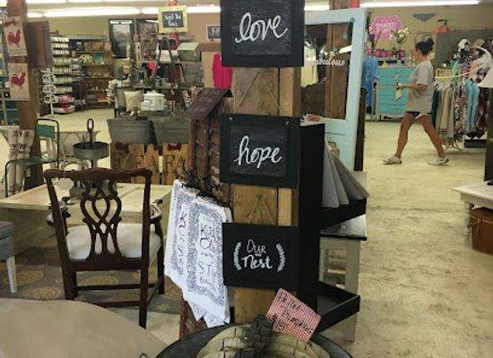 tennessee/west-tennessee/shop/unhinged-a-unique-boutique