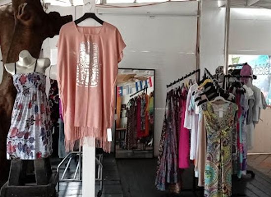 sint-maarten/cupecoy-beach/shop/la-chinita-n-v