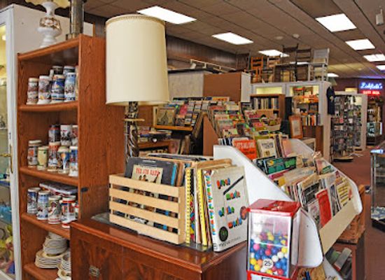 missouri/southeast-missouri/shop/back-porch-antiques-collectibles